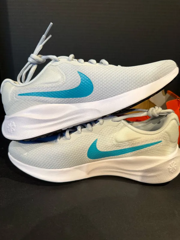 Women’s Nike Revolution 7 - Image 5