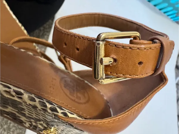 Tory Burch Kitten Heel Snake Print Wedge Sandals Womens 6 Summer Casual Leather - Image 2