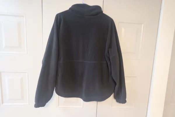 NIKE women's FB5642-010 Polar Fleece Long Sleeve Top Therma-FIT technology in black size small. - Image 6