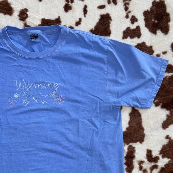 Wyoming Embroidered Blue Tee M Western Cottagecore Graphic Shirt - Image 5