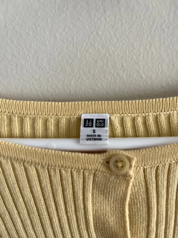 Uniqlo button down sweater - Image 3