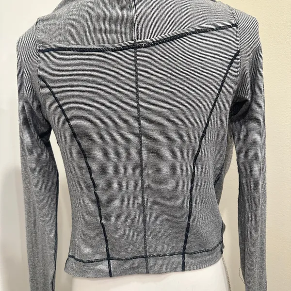 Lululemon Iconic‎ Wrap Surplice Top Wee Stripe White Black Size 2 Lounge Active - Image 7