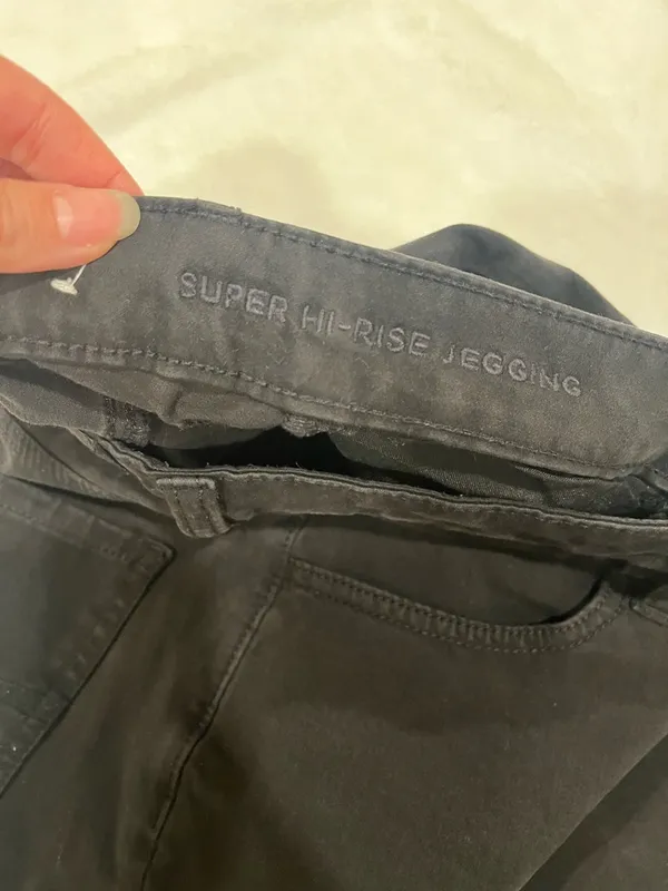 American Eagle Super Hi-Rise Jegging - Black Distressed -Size 6 - Image 5