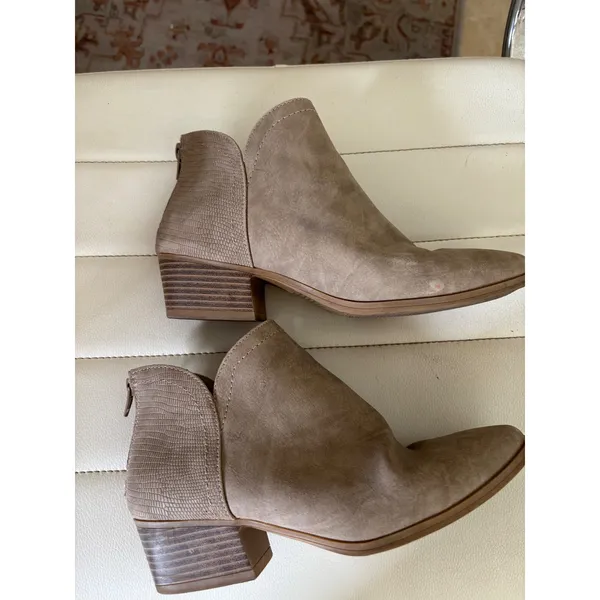 Maurices Bella Chop Out Ankle Boots Taupe Tan Reptile Texture Pointed Toe 7M - Image 4