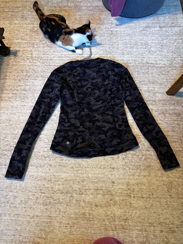 Lululemon Top Long Sleeve - Image 4