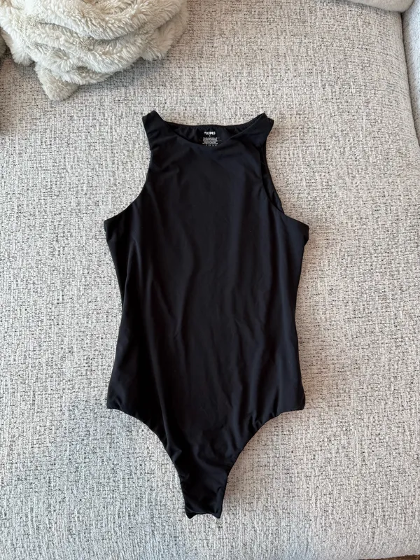 SKIMS Bodysuit - Image 4