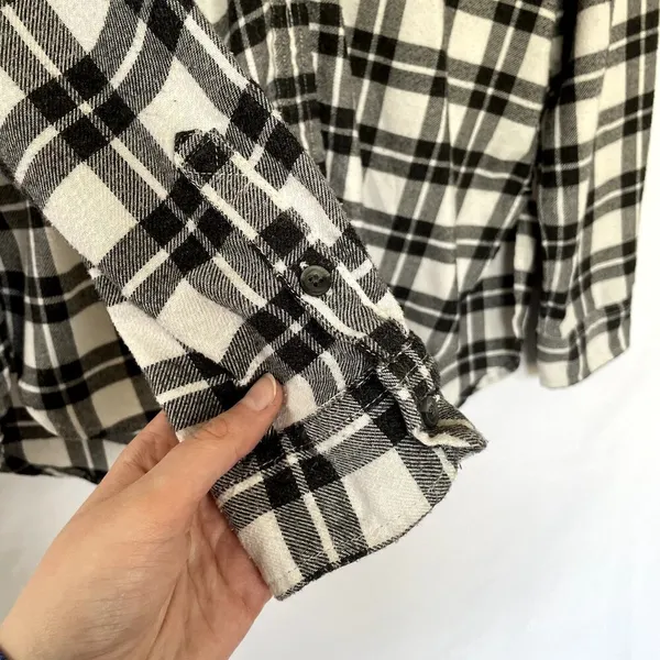 American Eagle ahh-mazingly soft black and white‎ checkered button down shirt S - Image 4
