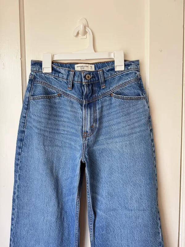 Abercrombie and Fitch the loose high-rise jeans - Image 2