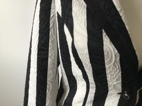 Tricotto Black And White Textured Blazer- Sz Sm - Image 3