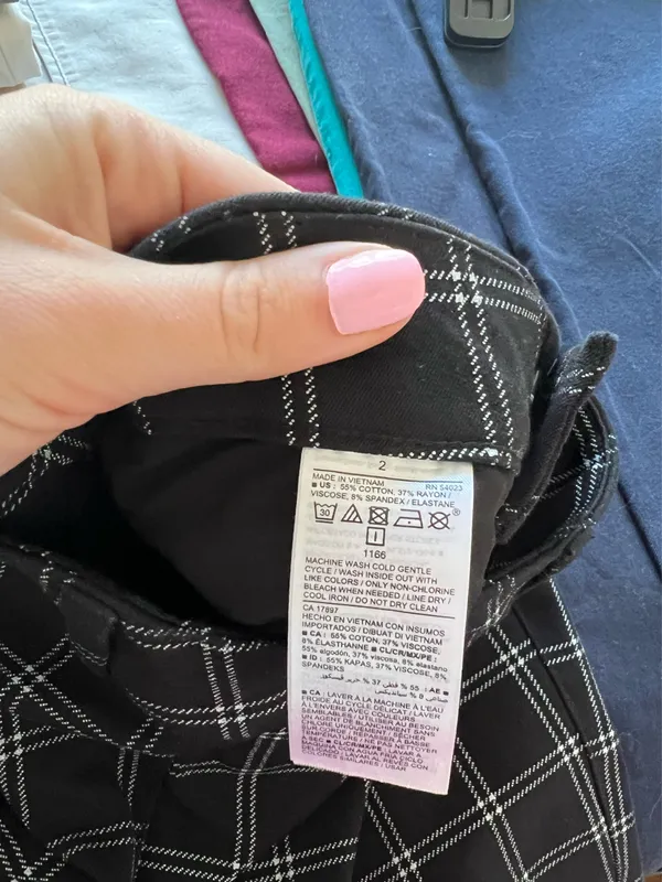 Women’s Black Pixie Pants Old Navy High Rise - Image 3