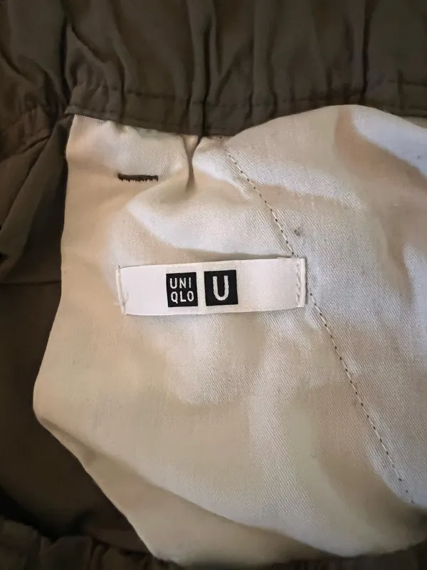 Uniqlo Cargo Green Pants - Image 4