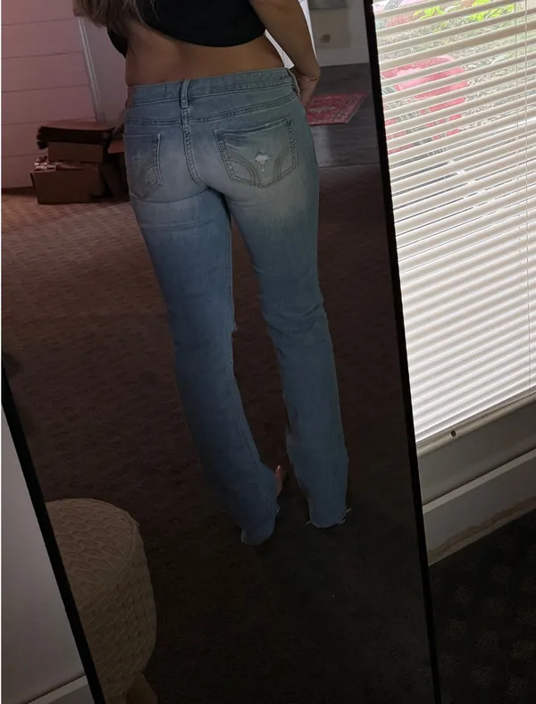 Hollister Light Blue Distressed Low-Rise Straight Jeans - Image 2