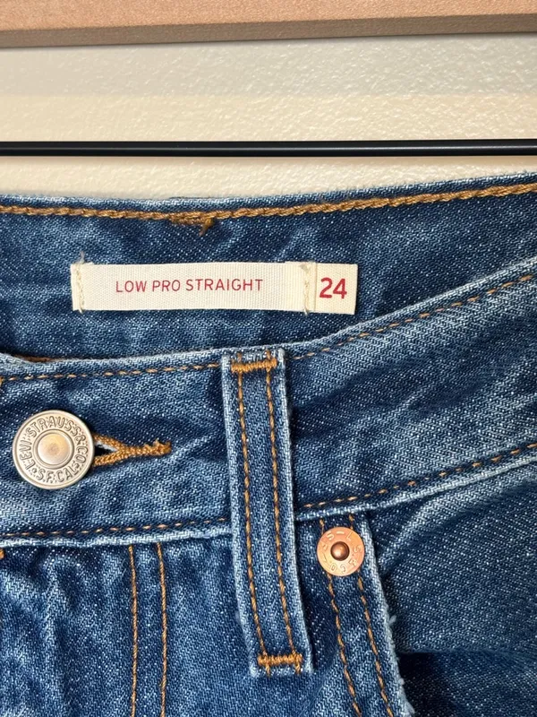 Levi’s Low Pro Straight Leg Distressed Jeans - Image 4