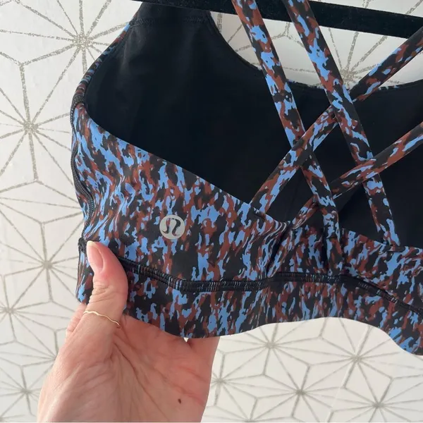 Lululemon Energy Bra *Medium Support, B–D Cups Leopard Camo Blue Nile Multi - Image 5