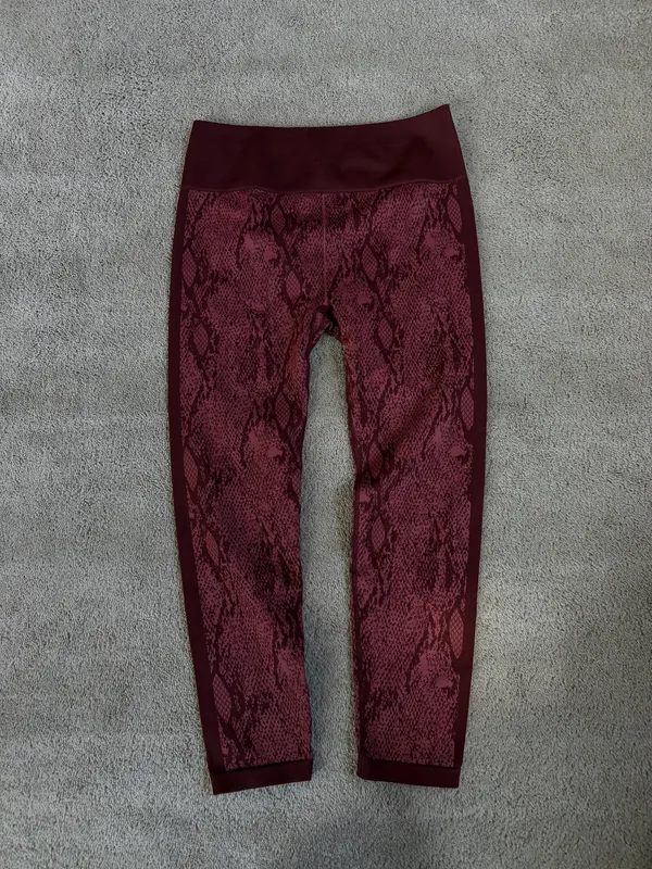 Fabletics Burgundy Snakeskin Leggings – Size L - Image 2