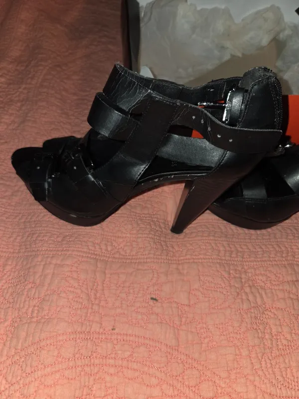 Guess heel shoes size 8 - Image 5