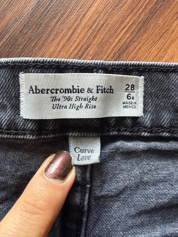 Abercrombie Curve Love Ultra High Rise 90s Slim Straight Jean - Image 5