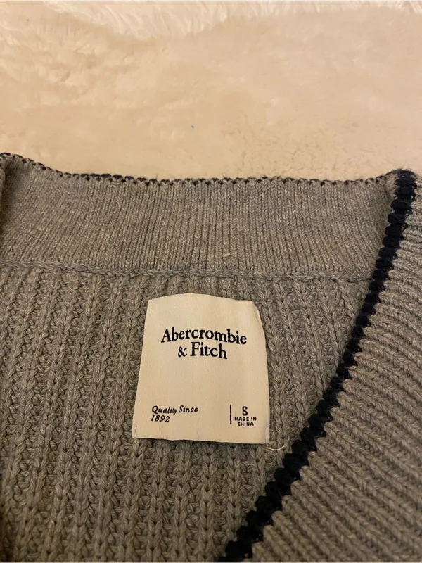 Abercrombie & Ditch Women's Grey black stripe trim V-Neck Knit Sweater Vest S - Image 6