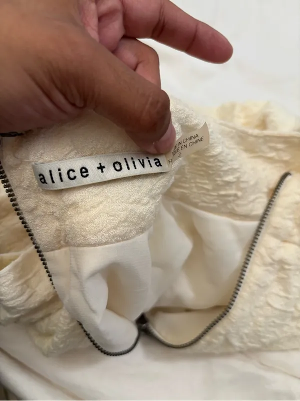 Alice + Olivia Ivory Textured Mock Neck Short Sleeve Zip Back Top Size 2 - Image 5