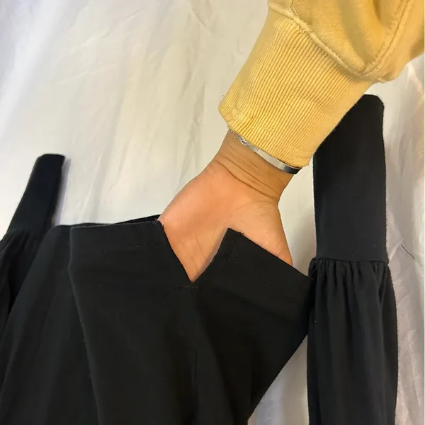 Abercrombie & Fitch black drapey long sleeve size XS - Image 6