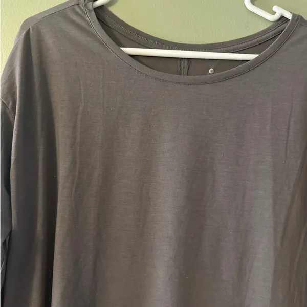 Athleta Charcoal Long Sleeve Women's Top Size Medium - Image 2