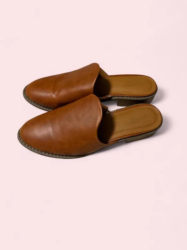 Universal Thread Brown Leather Slip-On Mules - Image 2