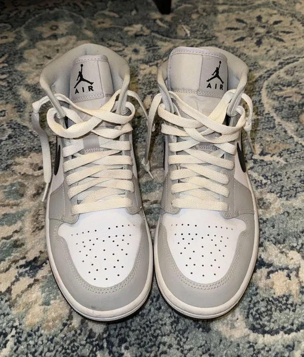 Air Jordan Nike 1 Mid Women’s 8 - Image 2