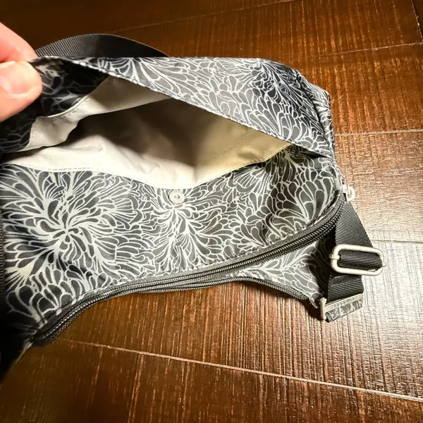 Baggallini‎ Everywhere Crossbody Bag Black Floral Nylon Travel Purse RFID Pouch - Image 6