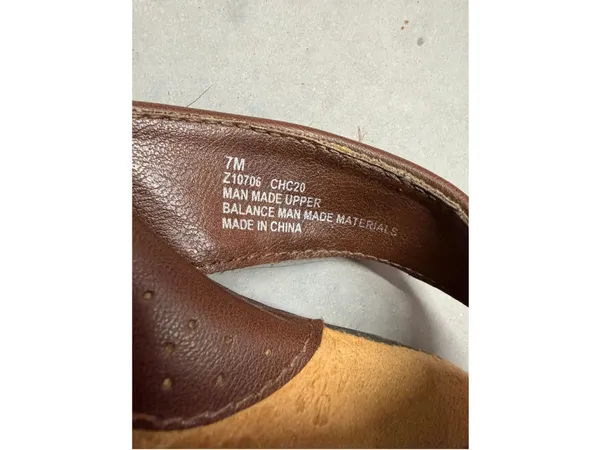 b.o.c Brown and Tan Thong Sandals Size 7 - Image 4