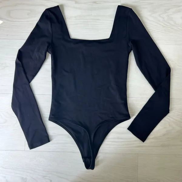 Babaton Aritzia Contour Longsleeve Black Bodysuit Square Neck Classy Size Small - Image 4