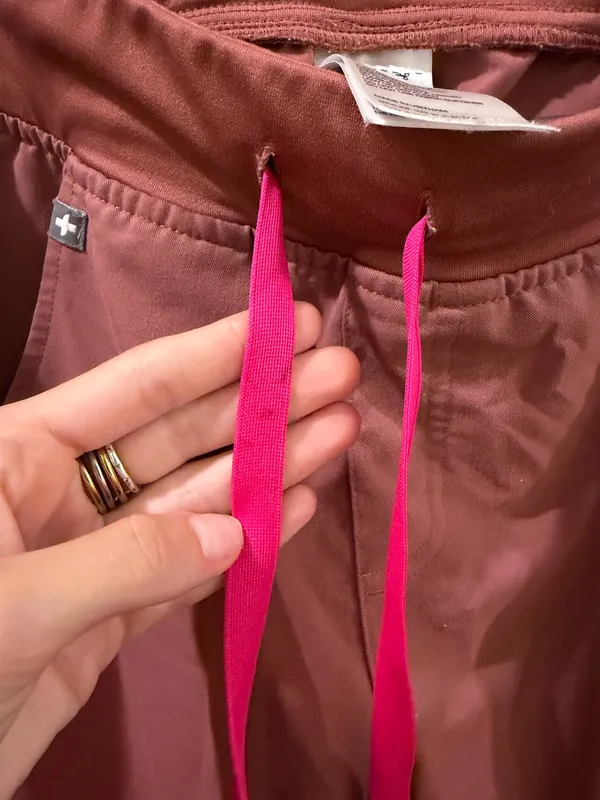 FIGS Scrub Pants Jogger petite  - Image 3