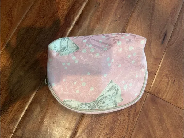 Christian Dior Vintage Pink Satin Imprinted Bow Makeup Case - Image 7