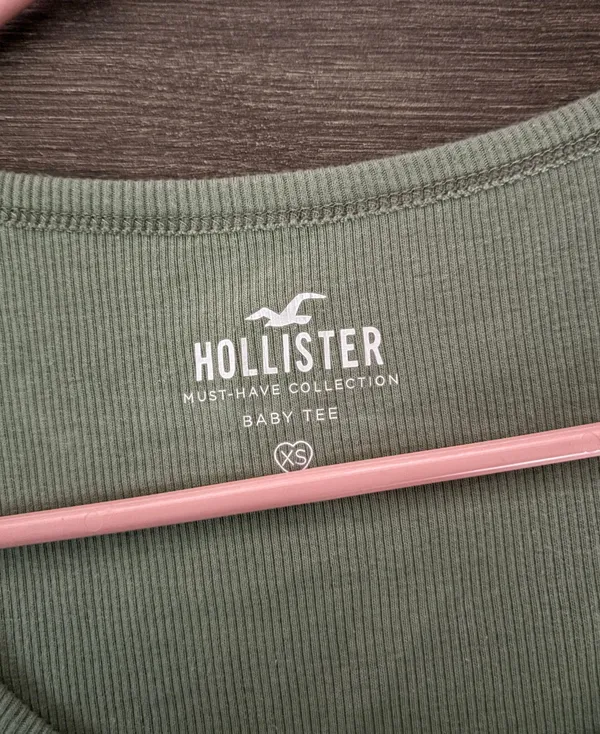 Hollister Baby Tee - Image 3