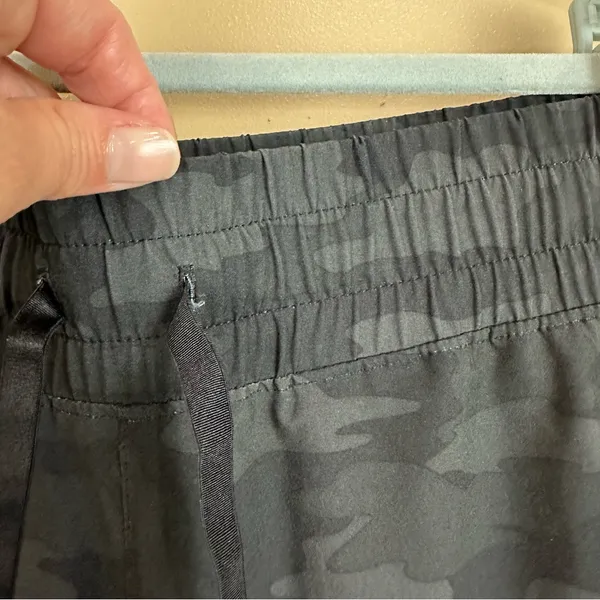 Kyodan Black Gray Camouflage Crop Jogger Pants Medium Casual Grunge - Image 2