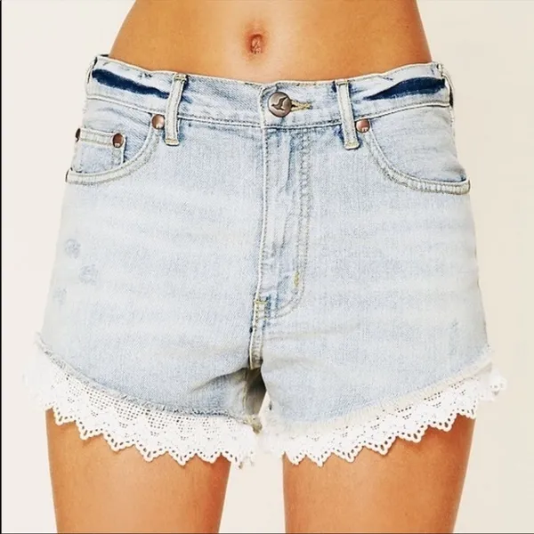 Free People Lace Trimmed Jean Denim‎ Shorts Size 27 - Image 3