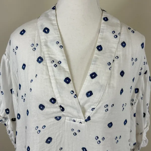 XiRENA Avery‎ Cotton V-neck Blouse in White w/ Blue Print Size Large - Image 5