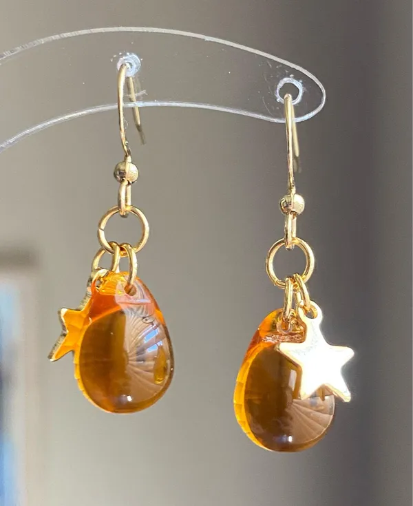 Handmade amber Czech glass teardrop & gold stainless star cute dangle earrings 🤎🌟 - Image 2