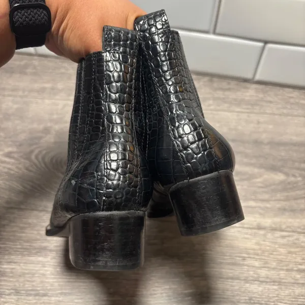 Trotters Black Croc Embossed Booties Square Toe Side‎ Zip Block Heel Size 5M - Image 5