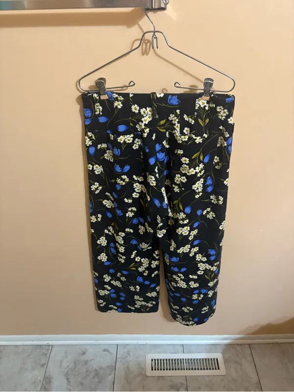 Anthropologie Maeve Colette Cropped Wide Leg Pants in Black & Blue Floral - Image 4
