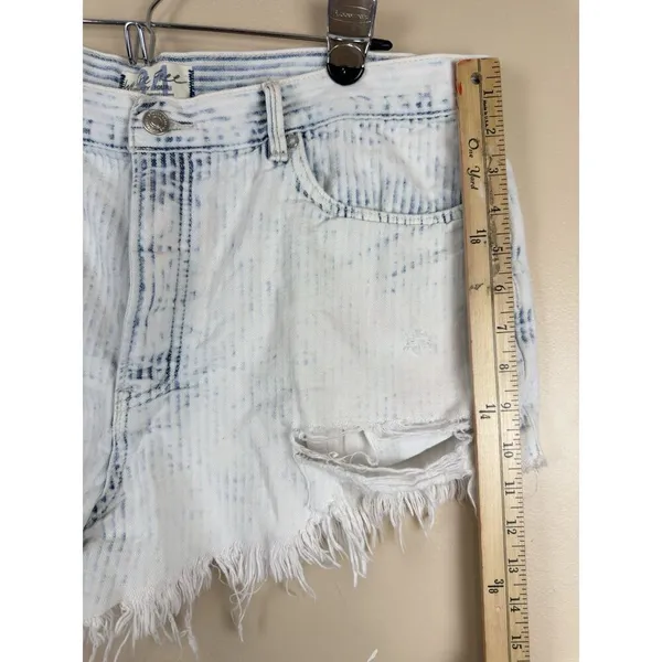 We the Free People Size 34 Jean Shorts Distressed Button-Fly Frayed Hems Hi-Rise - Image 10