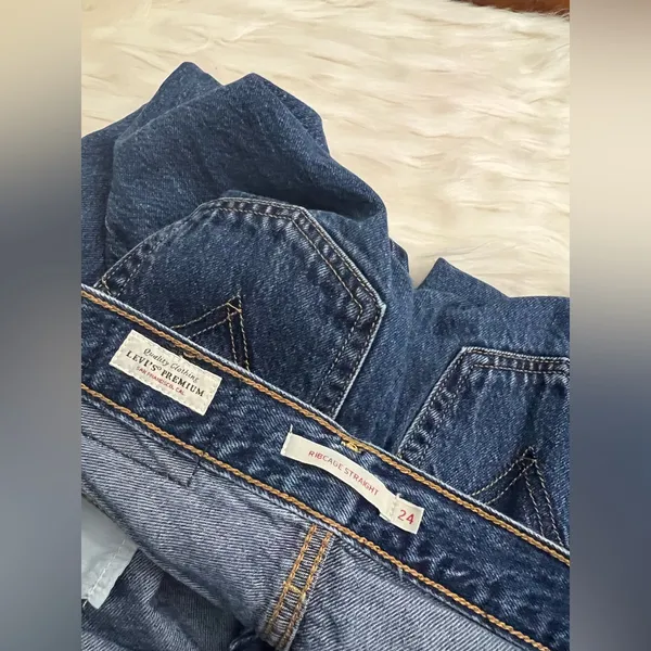 Levi’s Premium Ribcage Straight Jeans 24 High Rise Button Fly Dark Wash - Image 4