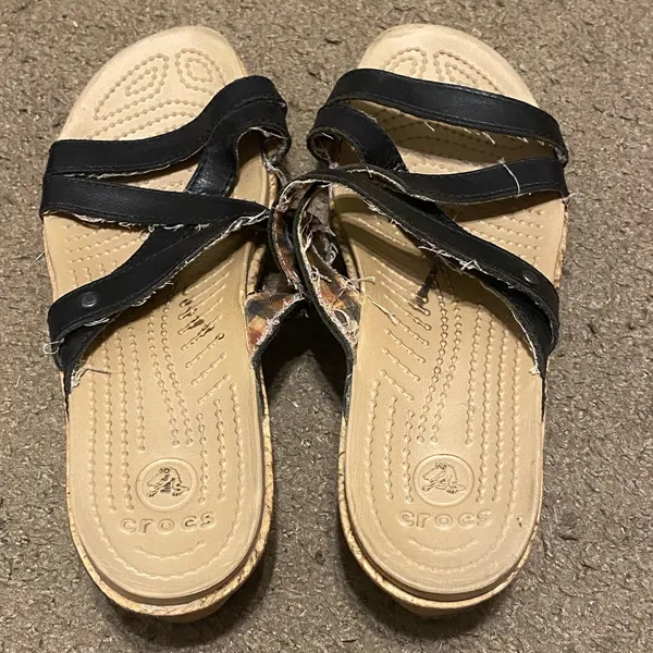 Womens Crocs A-Leigh Black Leather‎ Strappy Wedge Sandals Beige Size 9 - Image 2