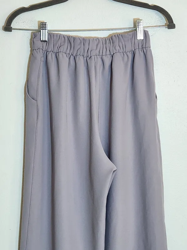 Lululemon Light Purple Wide Leg Cropped Pull On Pants Size 4 Flaw - Image 4