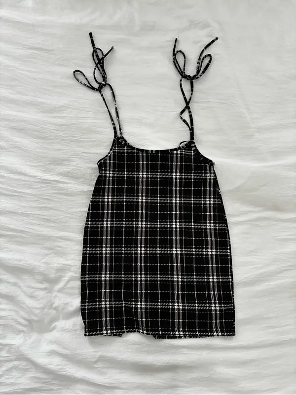 SHEIN Black and White Plaid Tie-Shoulder Kids One-Piece Bodysuit - Image 3
