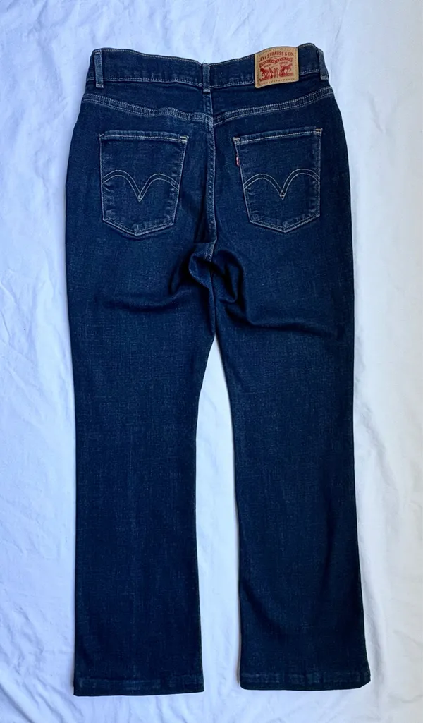 Levi’s Classic Bootcut Jeans – Size 27 Dark Wash - Image 2