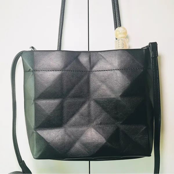 Fashionable Trendy Simple Black Ladies Single Shoulder Square Bag Crossbody Bag - Image 5