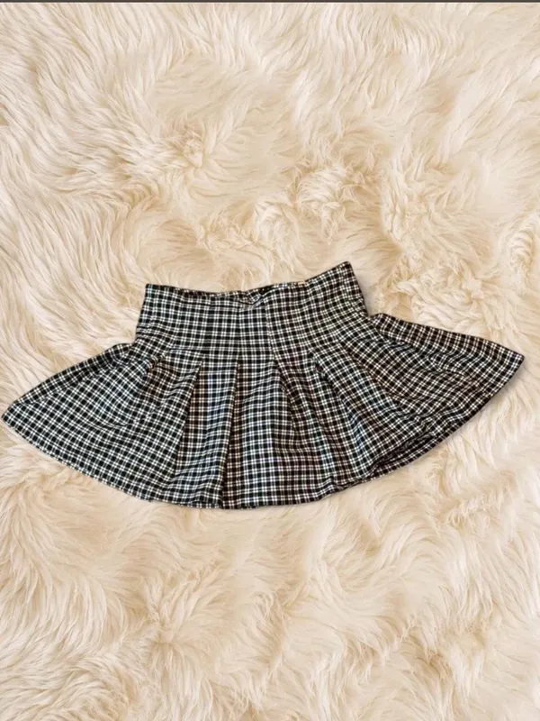Altar’d State Black White Plaid Pleated Skort Size 4 Mini Schoolgirl Skirt - Image 2