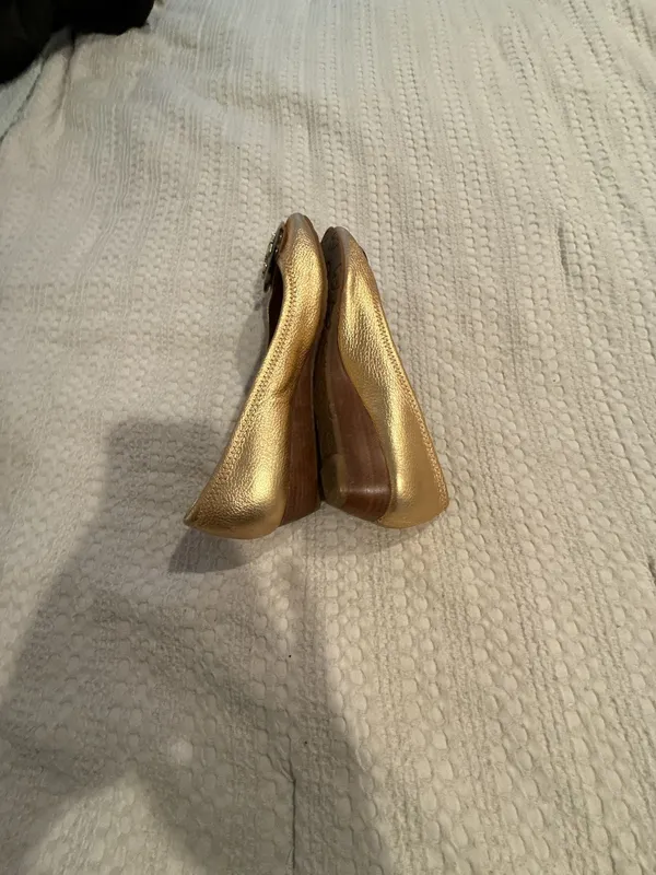 Tory Burch Gold Metallic Leather Tortoise Shell Logo Wedge Pumps - Image 3