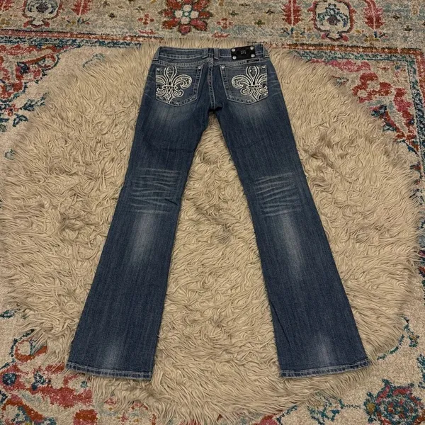 Miss Me Jeans – Size 29 – Bootcut with Embroidered Fleur-de-Lis Pockets - Image 2