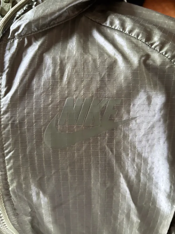 Nike | Women's Two Tone Wind Breaker Forest Green - Image 6